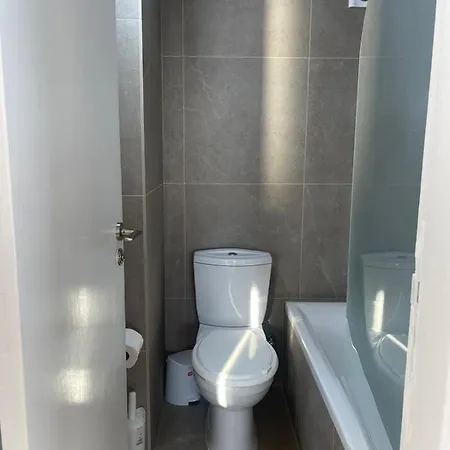 Alex 32 Apartman Lárnaka