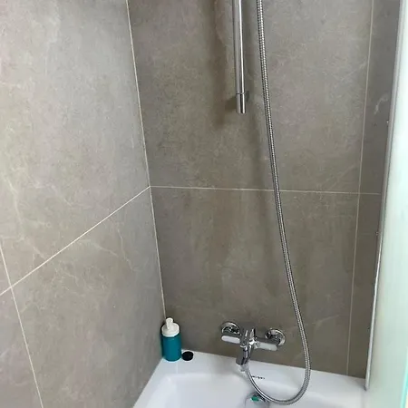 Alex 32 Lárnaka